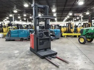 USED 2018 RAYMOND 560-OPC30TT