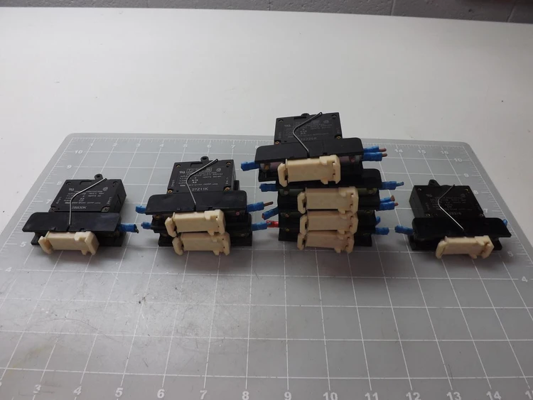 Used IDEC IZUMI _UNKNOWN_ Circuit Breakers Texas US | OCO Industrial #1674036