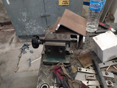 PRAGA Universal Mill, in good working condition, visible under power