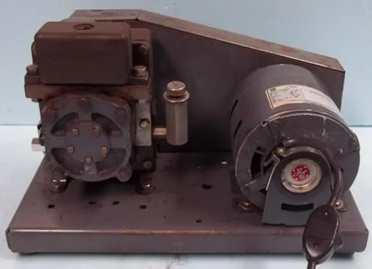 Used WELCH 1400 Vacuum Pumps Texas US | Bamko Surplus Process Equipment #927375