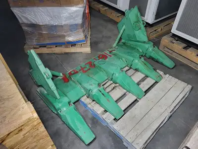 Super V Bucket, Shroud and Teeth Assembly L5570SV59SDX