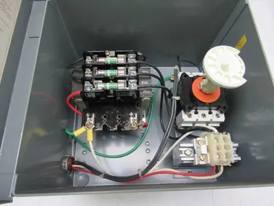 Square D SK250G1 Ser A Class 9070 Transformer Disconnect 230/460V Pri 115V Sec.