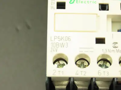 Schneider Electric LP5K0610BW3 Reversing Contactor 600V 3Ph 0.4-0.63A Coil 24VDC