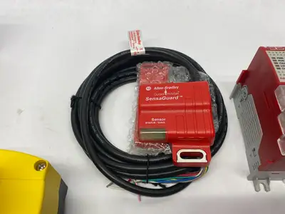 NEW ALLEN-BRADLEY SER. A GUARDMASTER SAFETY RELAY START. KIT