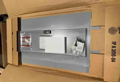 250 AMP SIEMENS CIRCUIT BREAKER PANEL WITH COVER: STOCK #23726