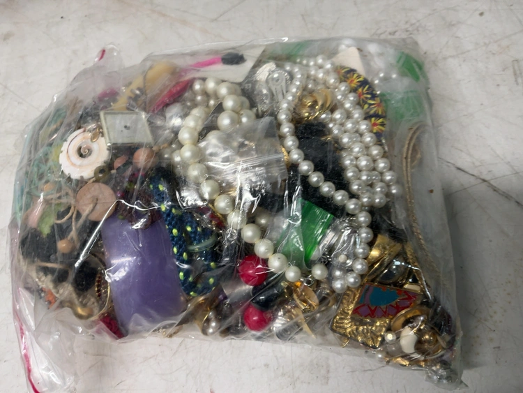 Used _UNKNOWN_ _UNKNOWN_ Jewelry & Gemstones Michigan US | Miedema Asset Management Group #1768119