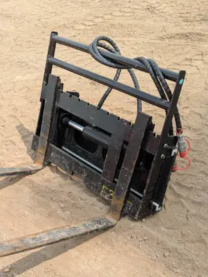 Standard Series Adjustable Hydraulic Pallet Fork Attachment - 30" Tines - Mini Skid/Fork