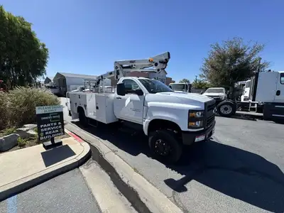New | in-Stock 2023 CHEVY 5500 Bucket (boom) trucks California US | Commerce Truck Equipment Sales #1548693