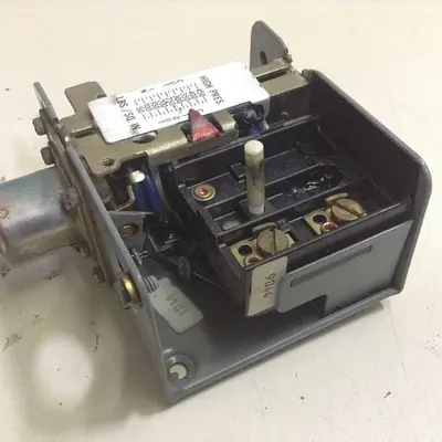 USED JOHNSON CONTROLS P70DA-1