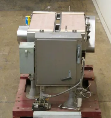 USED TABLE TOP ACCUMULATOR 36 X 28 ACCUMULATOR