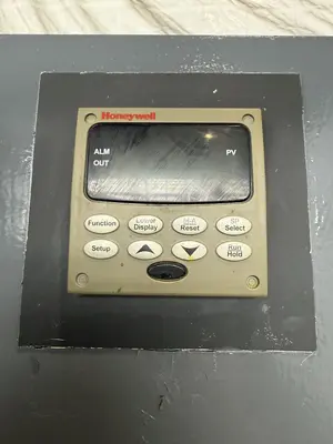 30" X 30" INDUSTRIAL OVEN W/ HONEYWELL CONTROL. STOCK # 0235925.