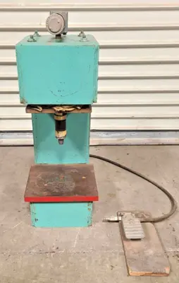 IPM International Products Pneumatic Press 522 Precision