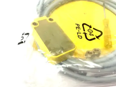 NEW TURCK RECTANGULAR CAPACITIVE SENSOR NO CONTACT PNP OUTPUT 2530001