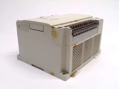 USED MITSUBISHI PROGRAMMABLE CONTROLLER 100-240VAC 50/60HZ
