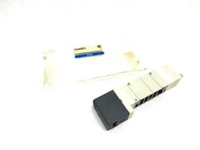 USED SMC PLUG-IN SOLENOID VALVE 5-PORT