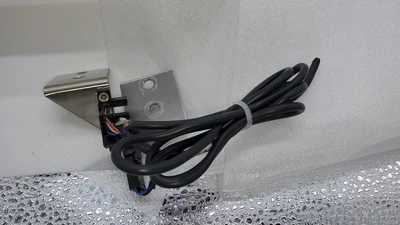 USED OMRON EE-SX671 Photoelectric Sensor, L-Slot, Thru-Beam