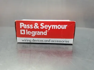 PASS & SEYMOUR 670 Combination Device Switch, 20AMP 125/277VAC. 4B-37