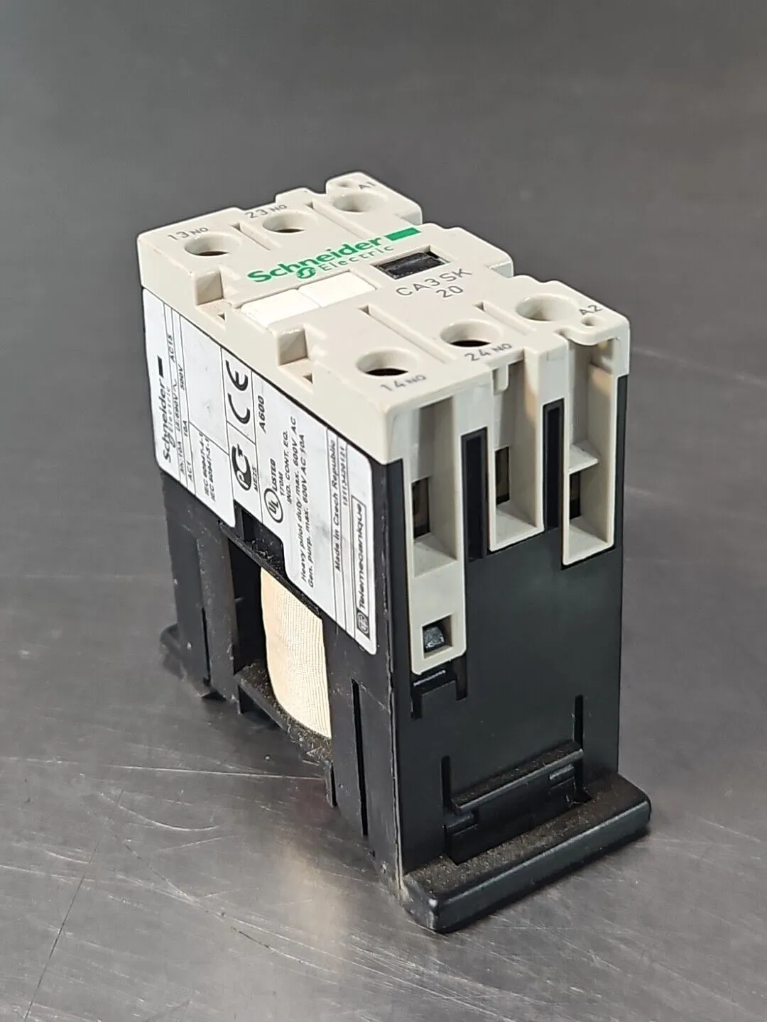 Schneider Electric CA3SK20 - 10A Contactor - 500V loc4D21