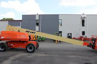 USED 2022 JLG 800S