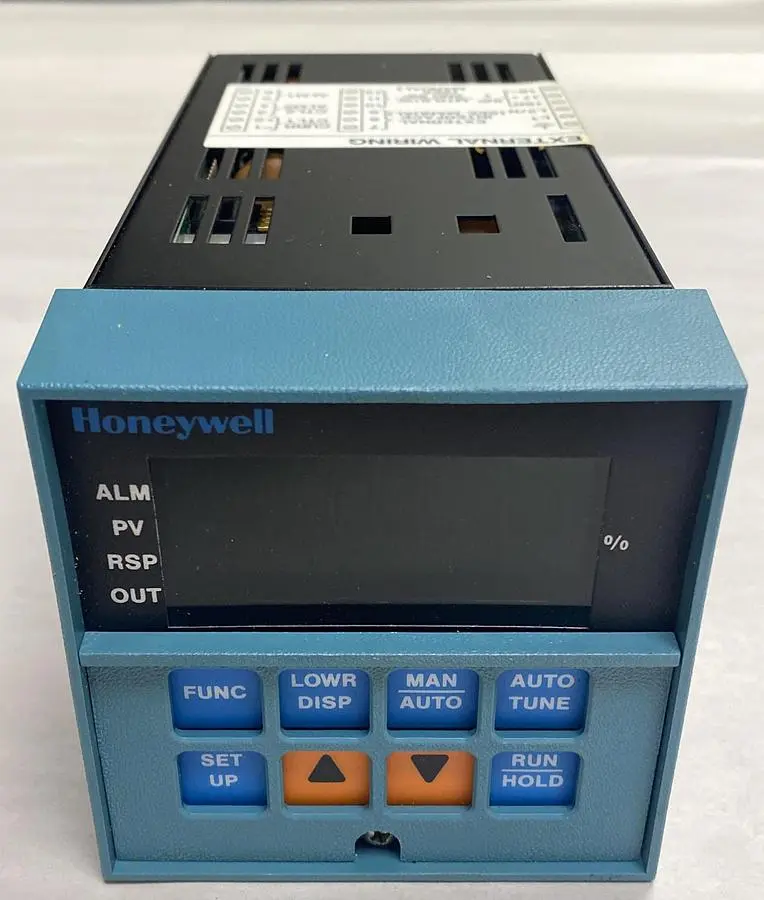 New | in-Stock HONEYWELL DC3003-0-21A-1-00-0111 Industrial Controls | Surplus Asset Holdings #1217608