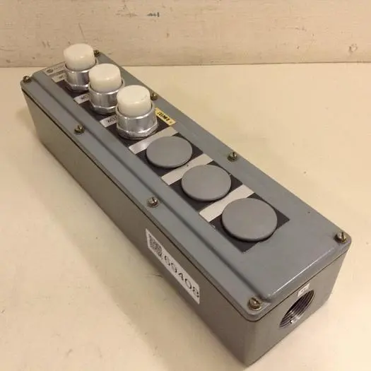 Used ALLEN BRADLEY 800T-6TZM11 SER T Relays & Switches Michigan US | Ideal Machinery #690322