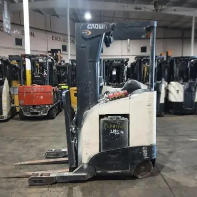 USED 2016 CROWN RR5725-45