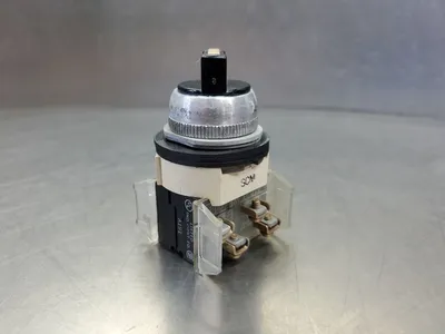 Allen Bradley 800T-H2 Ser 5 2-Pos Maintained Selector Switch. 4E-29
