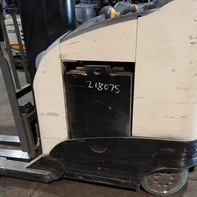 USED 2019 CROWN RR5725-45