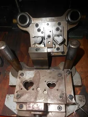 7459-390 Die Set 2-Set of Hearts