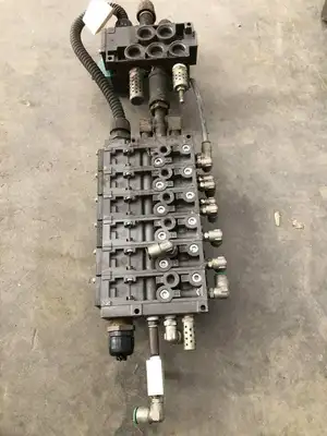 Numatics FLEXIBLOK 7-Valve Pneumatic Solenoid Valve Manifold 150PSI