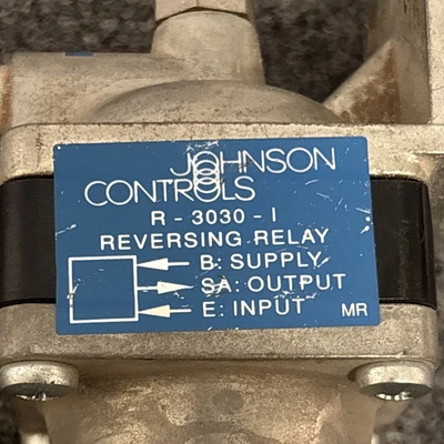 Used Johnson Controls R-3030-I Relays & Switches California US | Davliegogo LLC #1708075