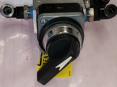 AD-DB233-02-012 3 PORT  SWITCH MECHANICAL VALVE