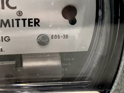 605-30 | Dwyer Instruments  Magnehelic Indicating Transmitter 11psi Range 0-30" w.c - Used