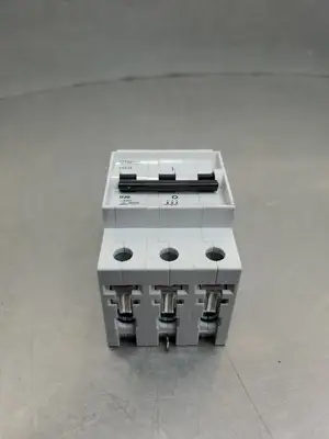 USED Siemens 5SX23 D20 Circuit Breaker, 3-Pole, 20 Amp, 400V
