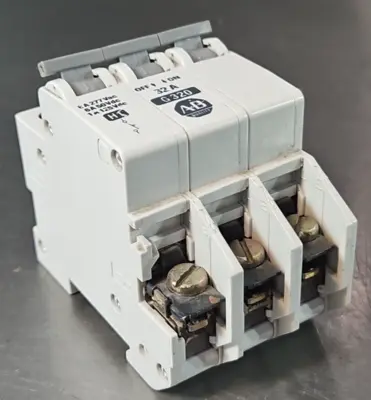 Allen-Bradley 1492-CB2 G320 H1 Ser A Circuit Breaker 32A loc4D2