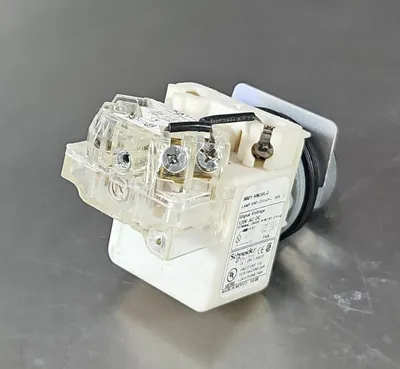 Schneider 9001 KM38LG Green Lens Push to Test Pilot Light. Loc4C-17
