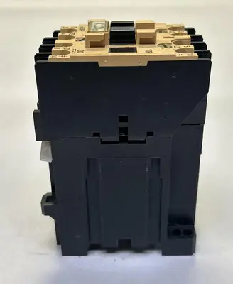 USED ALLEN-BRADLEY 100-A09NZ*3
