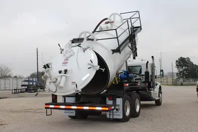 New | in-Stock 2027 PETERBILT 548 Vacuum Truck Texas US | Roll Off Truck World #1492009