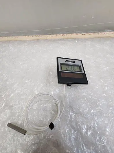 OMEGA TEMPERATURE READER