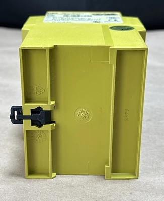 NEW Pilz PNOZ 11