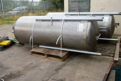 2,000L S/S Vertical Enclosed Tank