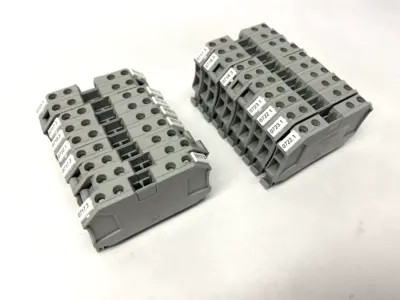 USED PHOENIX CONTACT TERMINAL BLOCKS 3044571 W/ END COVERS LOT OF 19