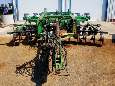 USED JOHN DEERE 2700