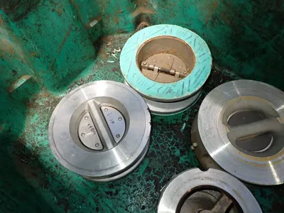 4" X 5 1/2" Valves