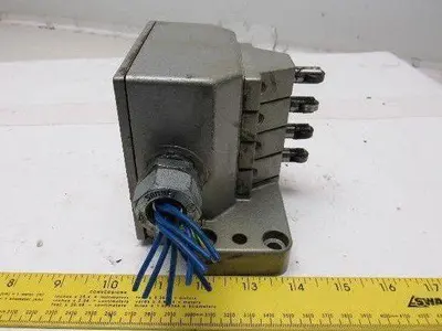Yamatake Honeywell LDZ-5412 4 Position 125/250V AC/DC Micro Roller Plunge Switch