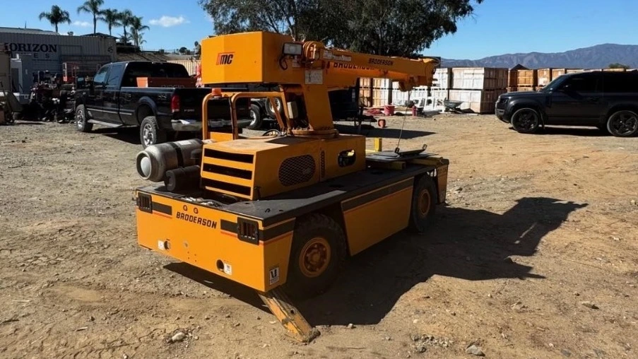 USED 2009 Broderson IC-35-2D