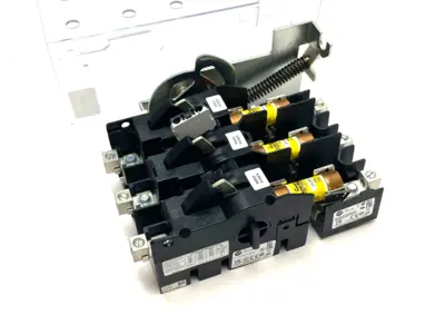USED ALLEN-BRADLEY DISCONNECT SWITCH ASSEMBLY W/ METAL HANDLE AND COVER