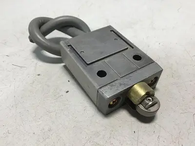 USED OMRON D4C-9049