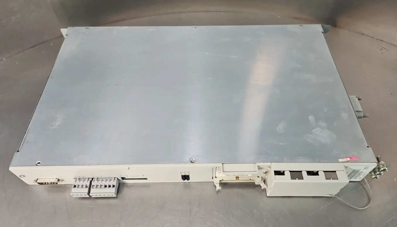 Siemens 6SN1123-1AA00-0AA0 / 6SN1118-0AD11-0AA1 Simodrive Loc1D9