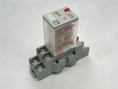 Used Veris Relay w/ IDEC SH2B-05 Relay Base 97903 Relays & Switches Michigan US | Maverick Industrial Sales #1401955